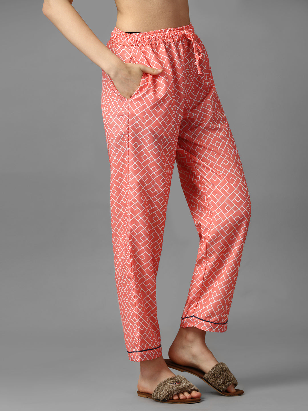 (BOGO) Shopaholic Girl Back Printed Pyjama Set With Free Scrunchies