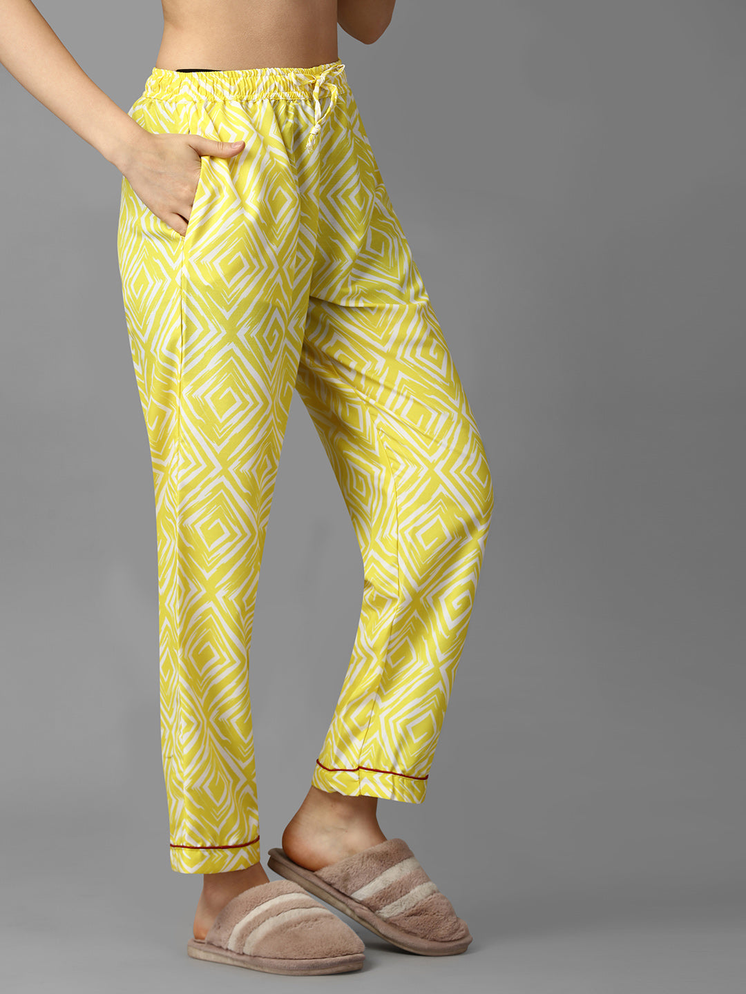 (BOGO) Curly Lady Back Printed Pyjama Set With Free Scrunchies